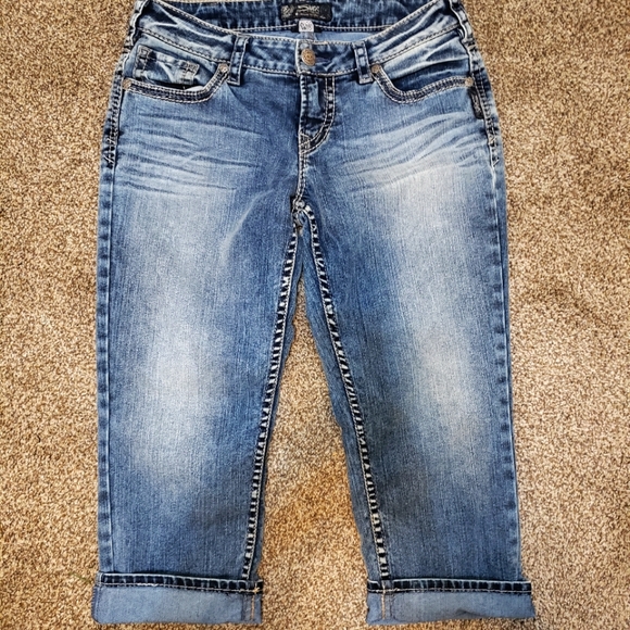 Women's Silver Jeans distressed denim capri jeans size 29 in excellent condition - Picture 2 of 4
